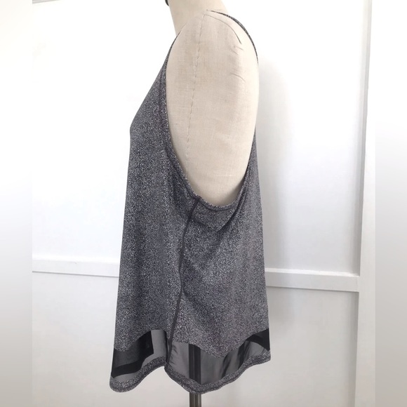 Lululemon Smooth Stride Tank Size 12 - Picture 5 of 10